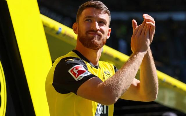 关于沃尔夫斯堡中场表现出色，或成为球队关键人物的信息