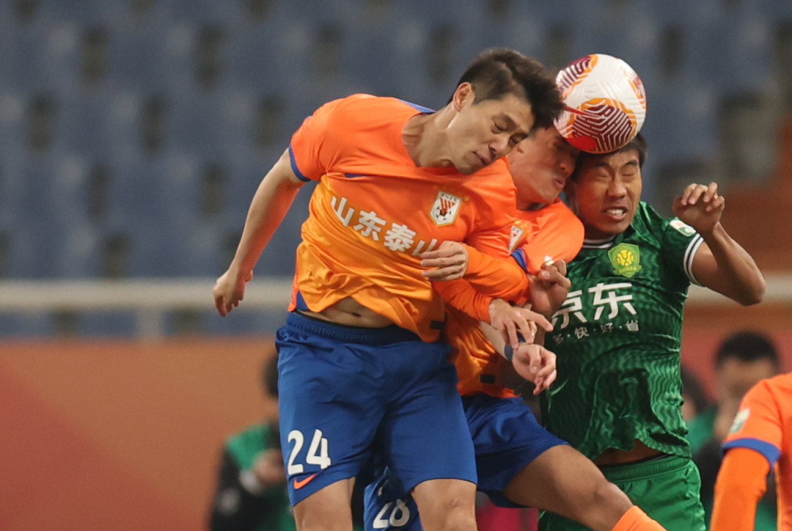 鲁能主场大胜蔚然成风继续领跑 鲁能主场大胜蔚然成风继续领跑