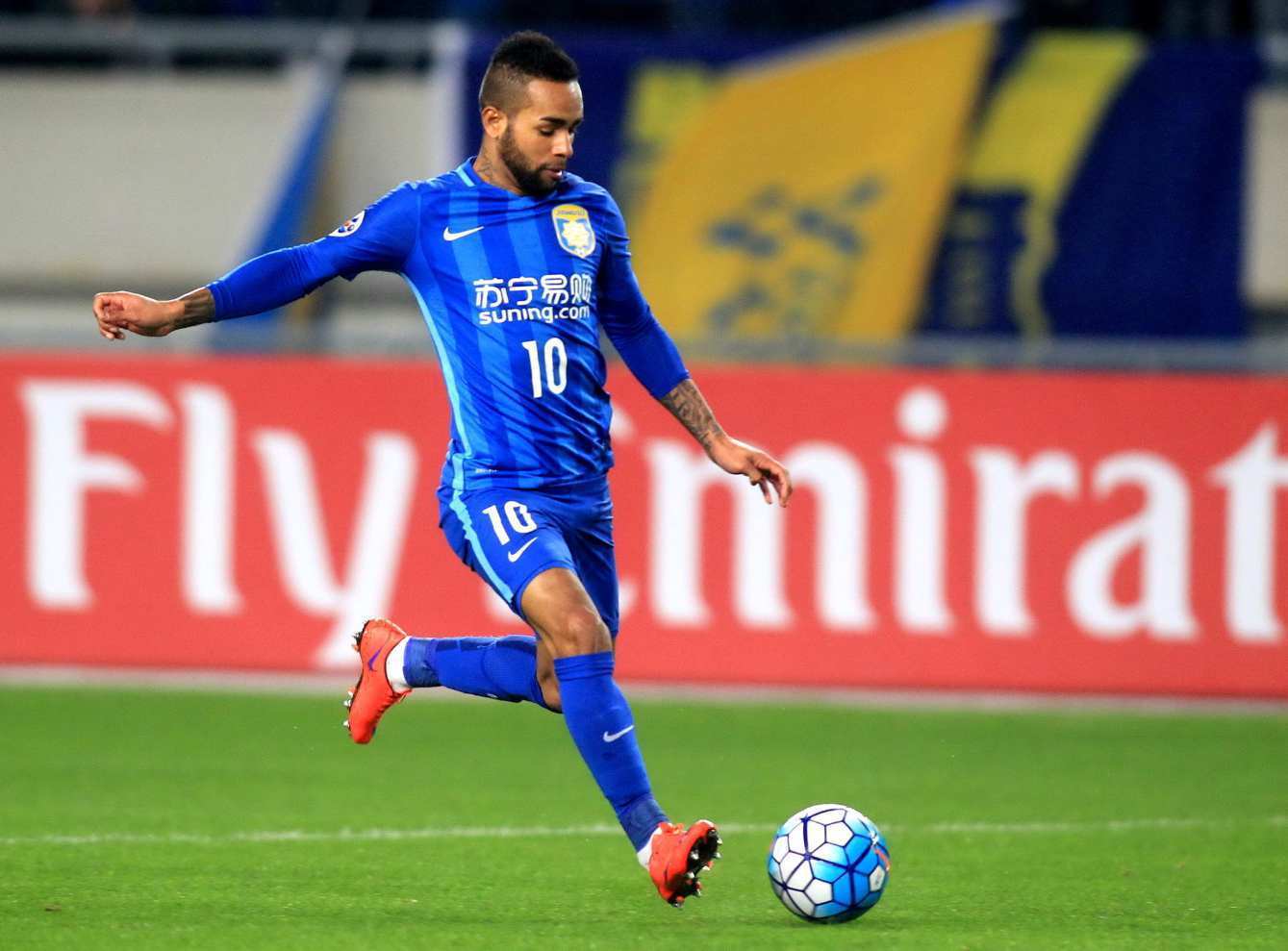 开云平台-苏宁客场大胜黑龙江，稳坐中超不败之席