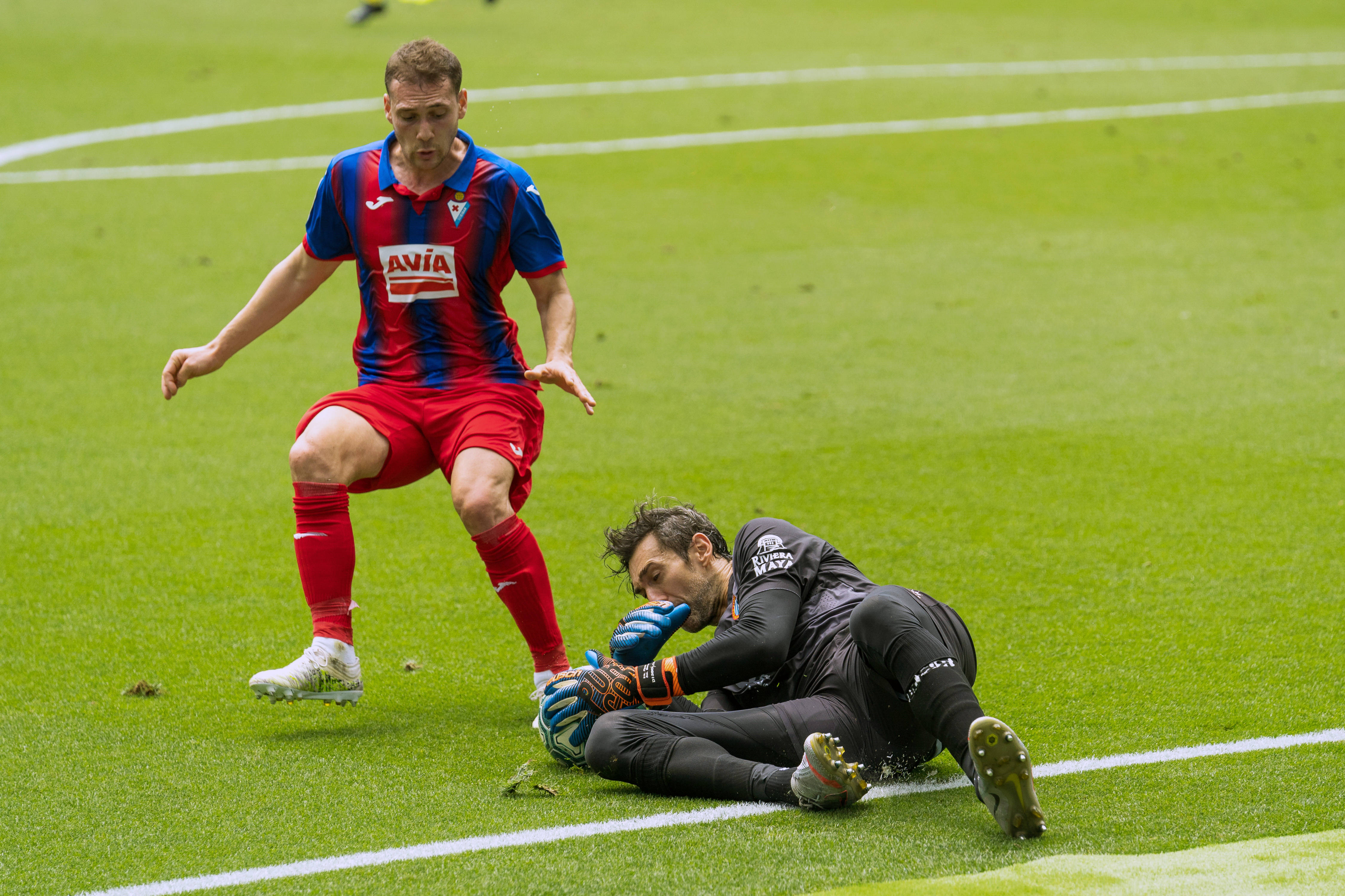 西甲足球强队交手,风波不断引人瞩目的简单介绍 西甲足球强队交手,风波不断引人瞩目的简单介绍