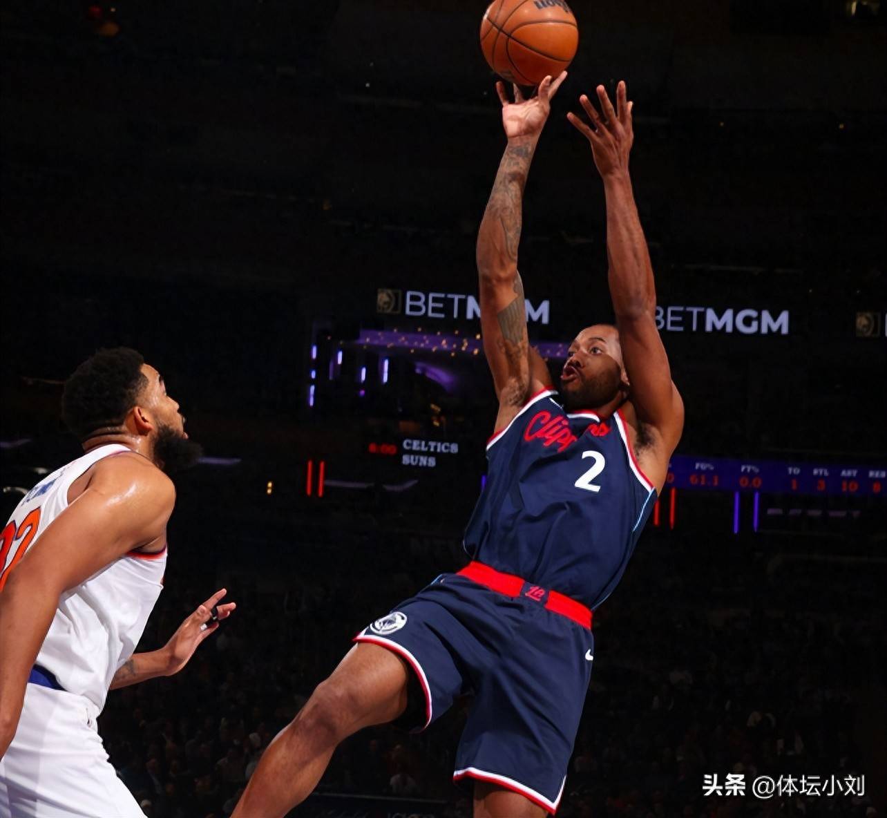 快船后卫受伤退场,球队陷入困境 快船后卫受伤退场,球队陷入困境