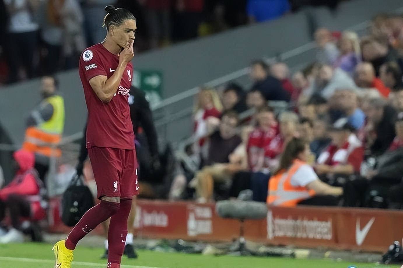 利物浦在关键时刻高歌猛进欢欣鼓舞球迷 利物浦在关键时刻高歌猛进欢欣鼓舞球迷