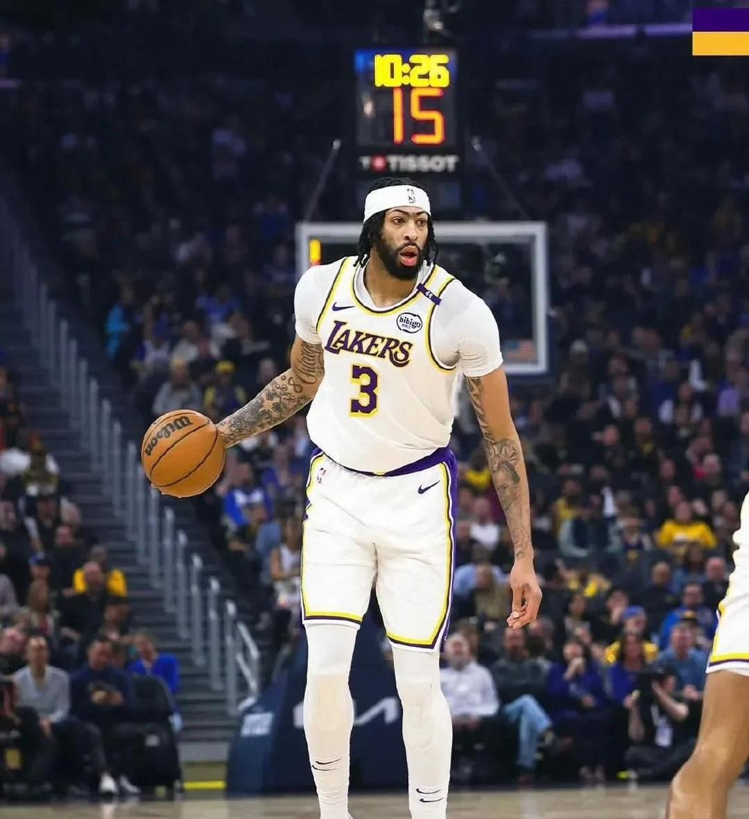 关于湖人队球员训练努力,球队士气正盛的信息 关于湖人队球员训练努力,球队士气正盛的信息