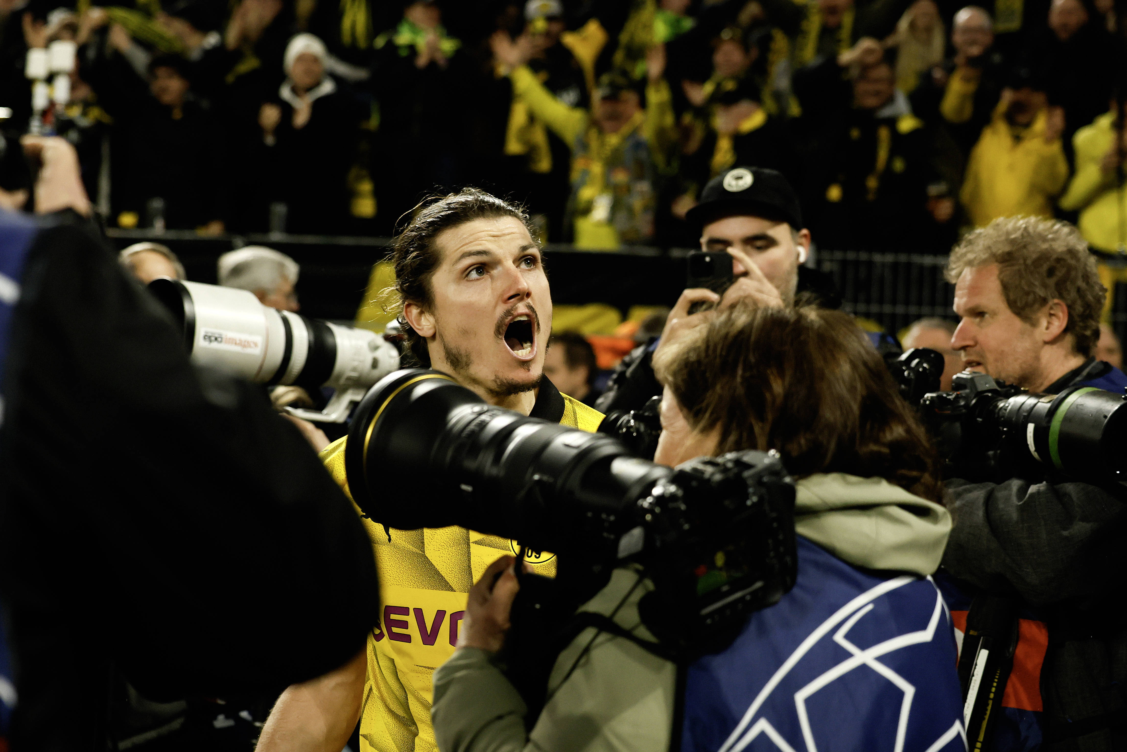 多特蒙德客场击败对手,稳坐榜首 多特蒙德客场击败对手,稳坐榜首