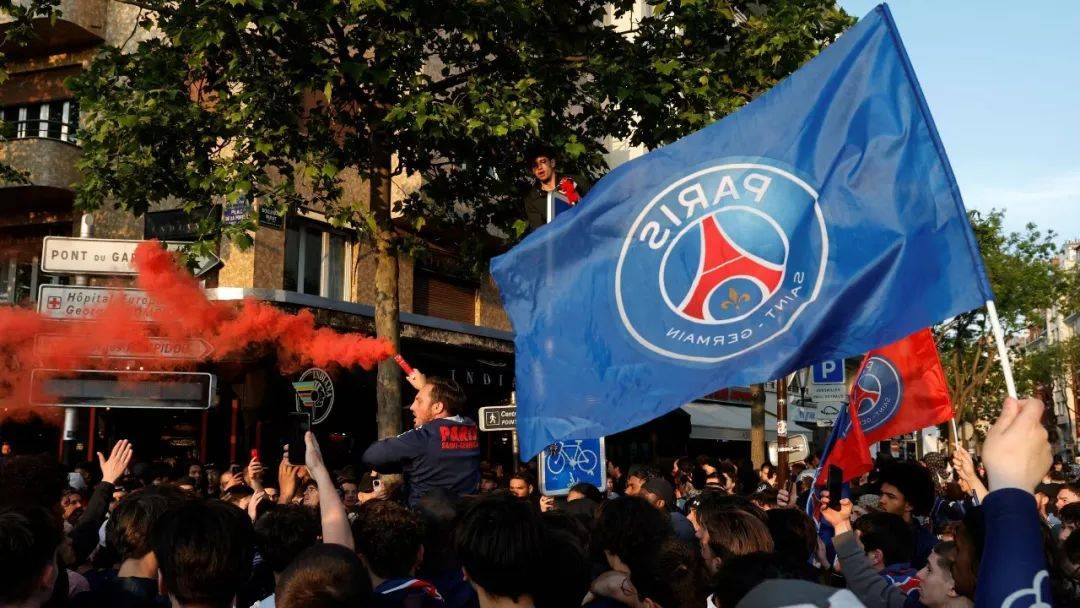 包含巴黎王子公园狂欢,球迷庆祝晋级欧洲的词条 包含巴黎王子公园狂欢,球迷庆祝晋级欧洲的词条