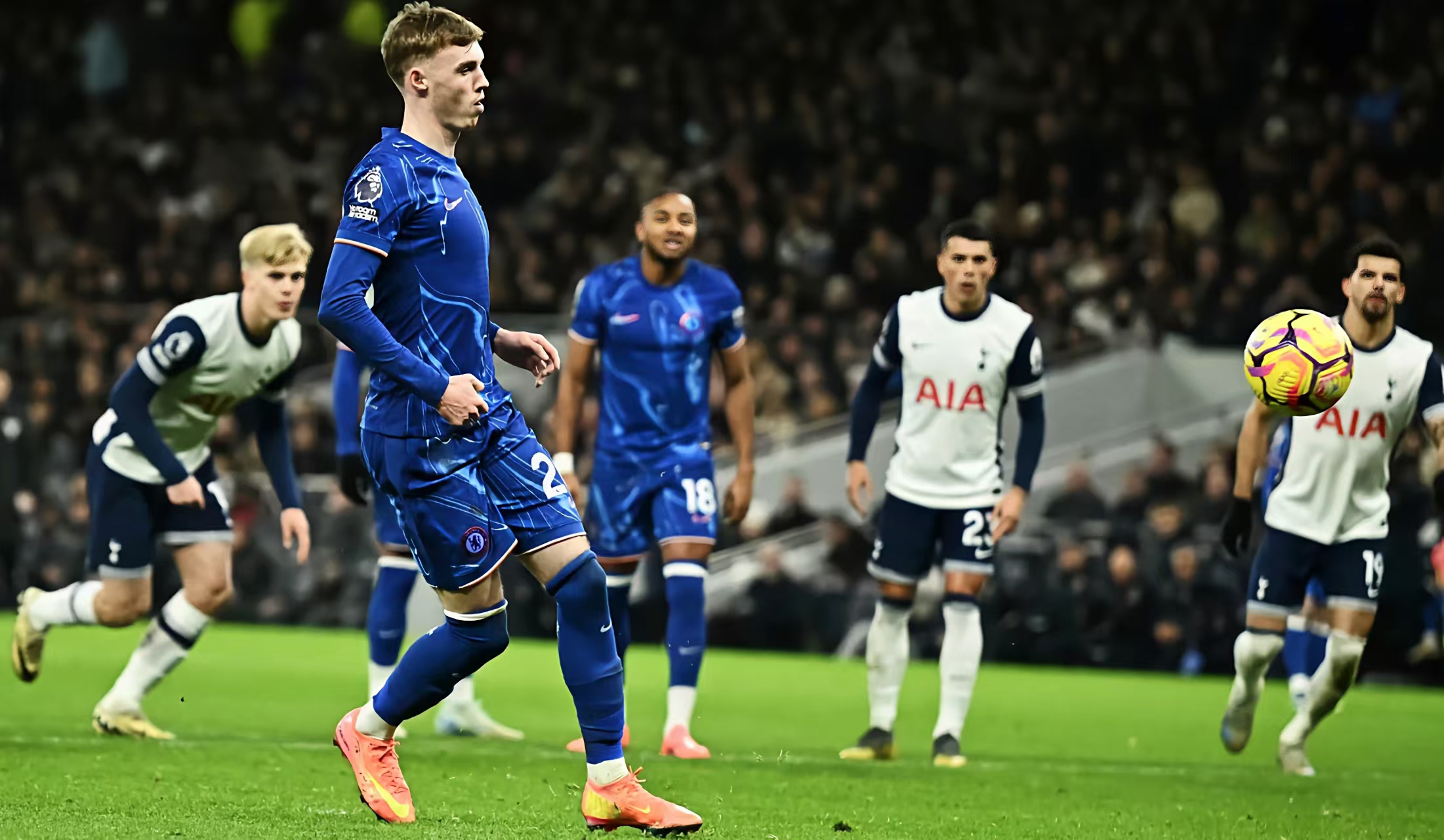 利物浦主场击败切尔西,继续领跑 利物浦主场击败切尔西,继续领跑