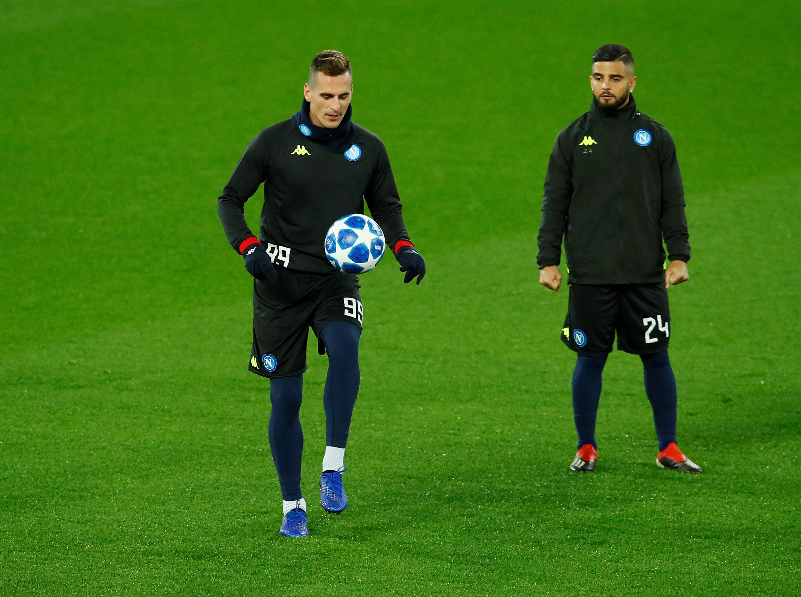 开云平台-那不勒斯球迷演唱助威歌，球队备战备战备战的简单介绍