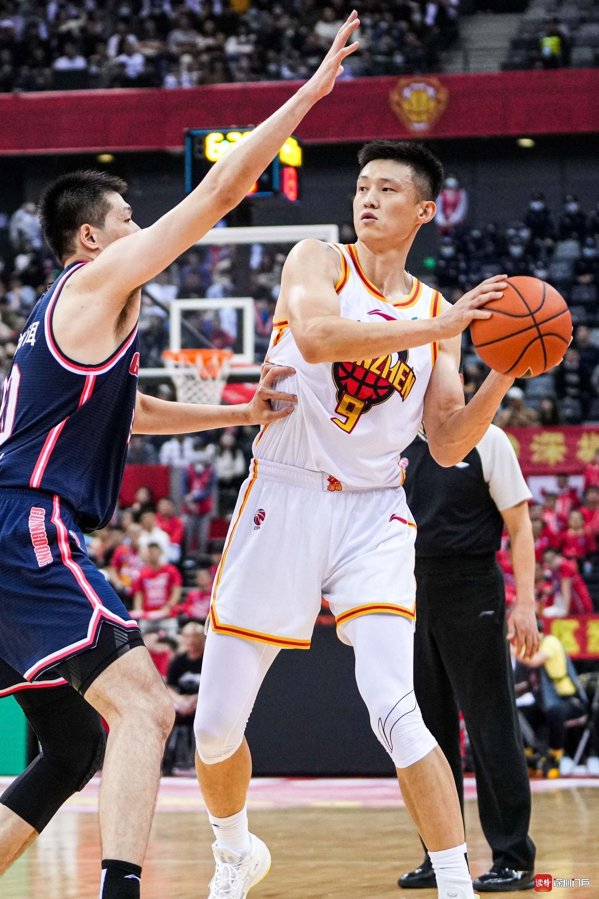 包含争夺领军地位激烈对决,全场球迷情绪高涨欢呼不断的词条 包含争夺领军地位激烈对决,全场球迷情绪高涨欢呼不断的词条