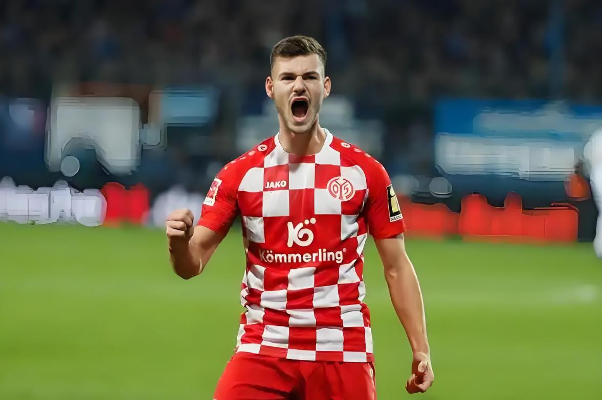 开云体育官方网站-关于门兴格拉德巴赫击败对手，赢得胜利的信息