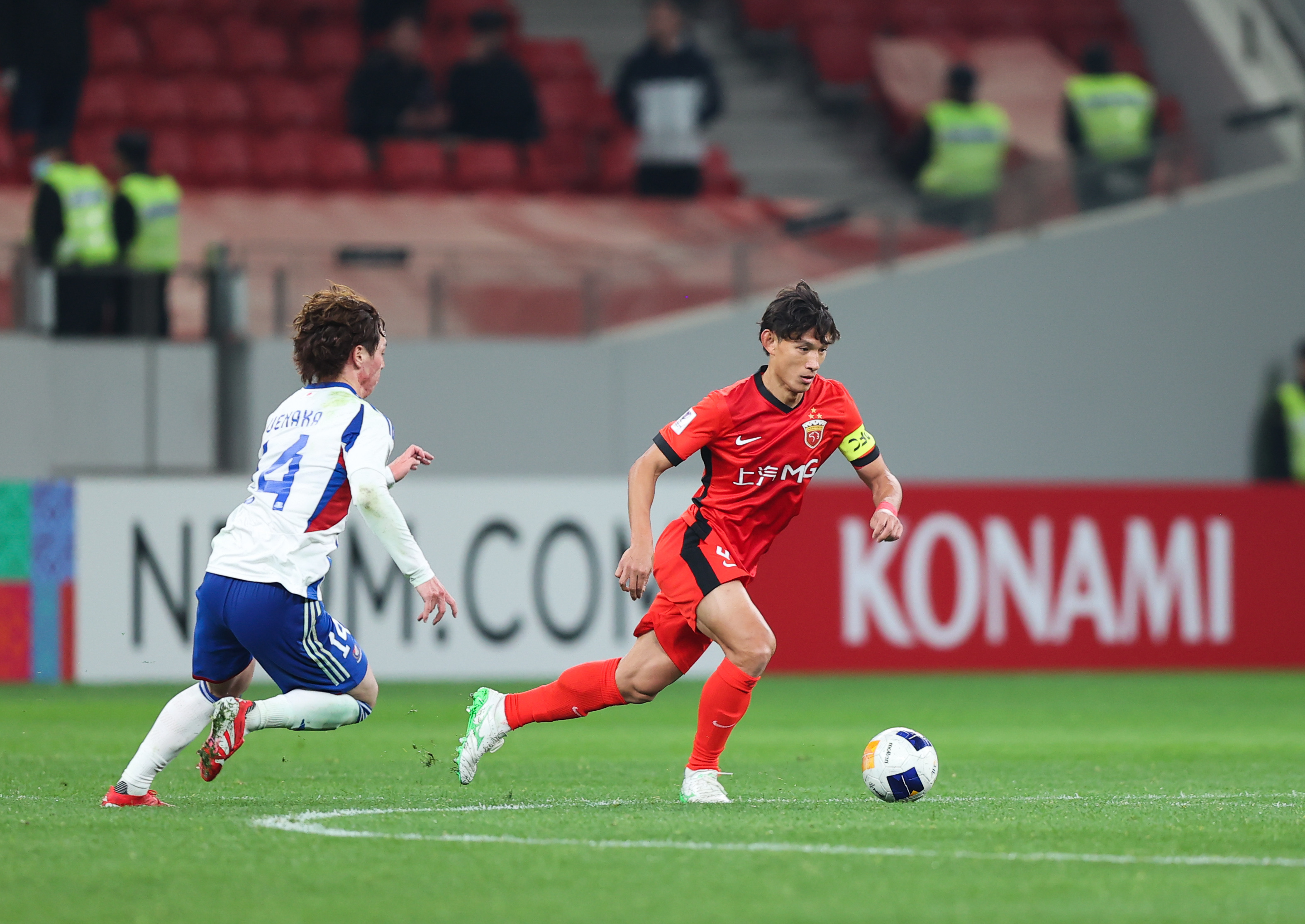 激烈比赛中球员不畏强队,奋力前行的简单介绍 激烈比赛中球员不畏强队,奋力前行的简单介绍