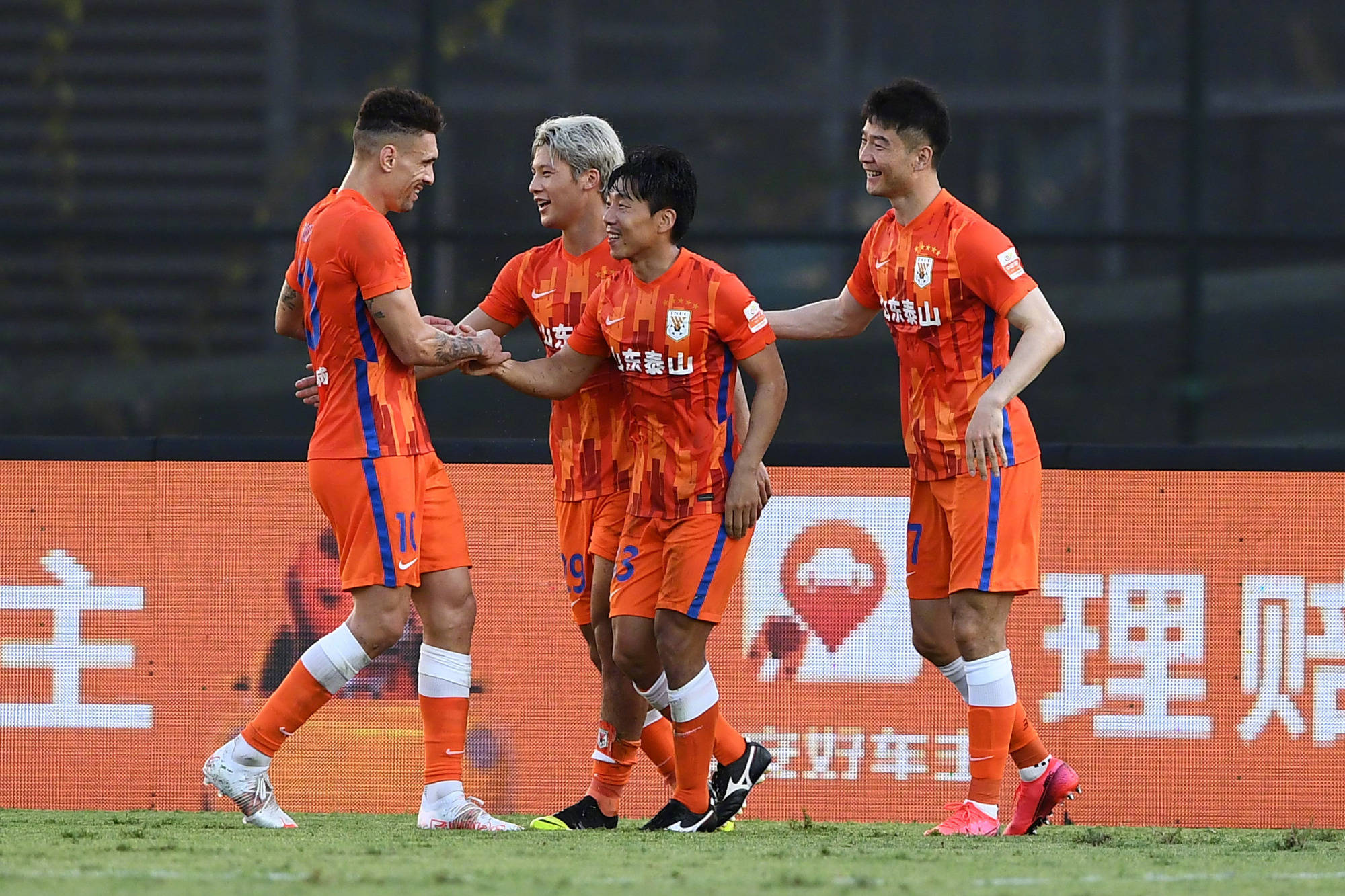 山东鲁能客场大胜,继续保持不败纪录的简单介绍 山东鲁能客场大胜,继续保持不败纪录的简单介绍