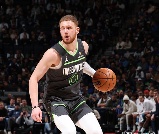 开云体育APP下载-森林狼队关键时刻苦战，终获胜利