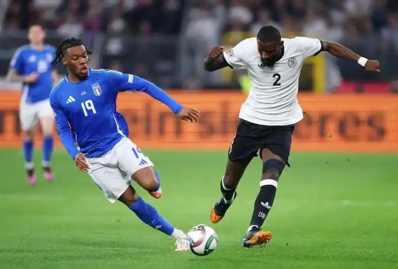 开云APP-巴西男子足球队打破对手防线取胜