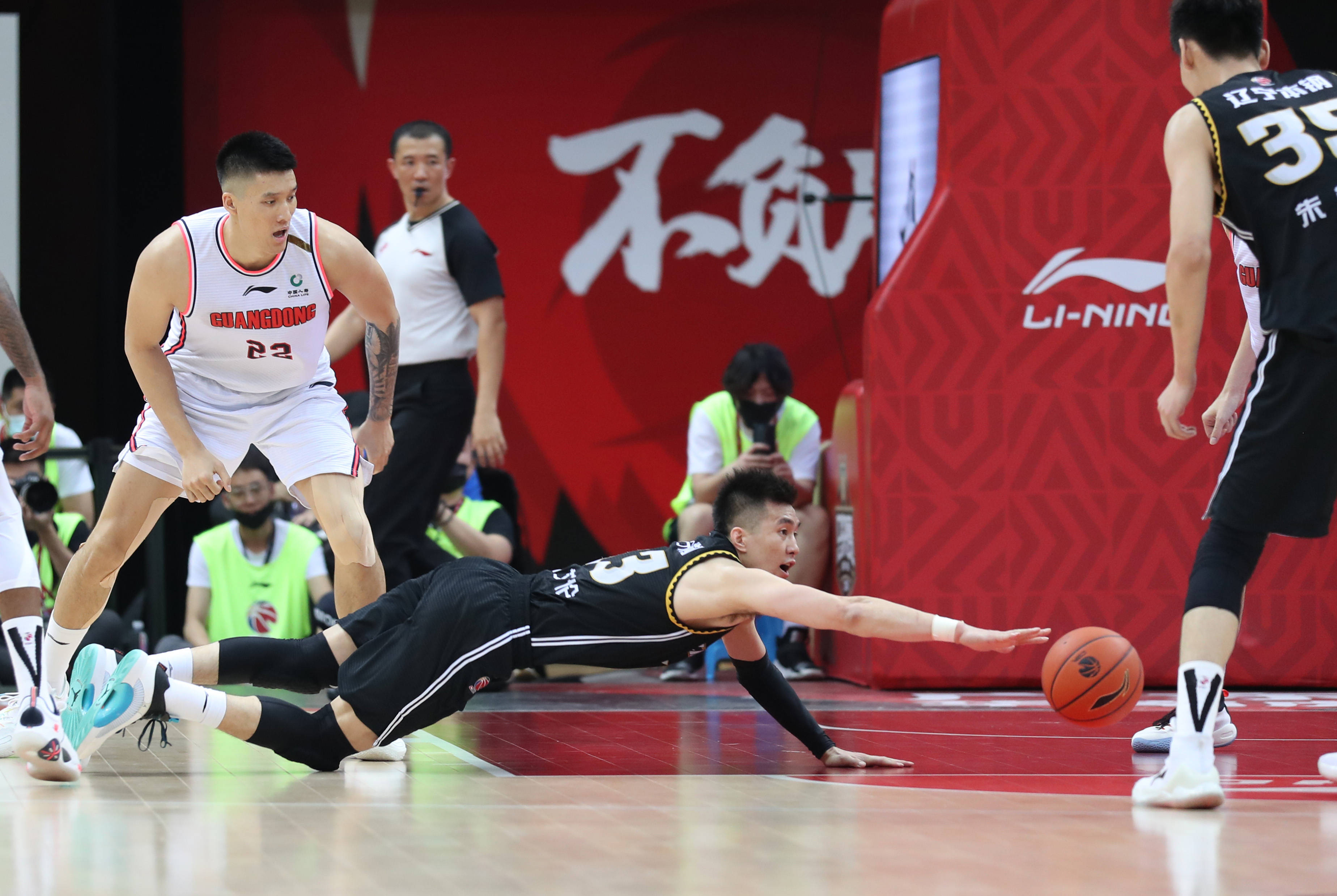 开云体育-辽宁队战胜广西猛犬队，成功晋级决赛