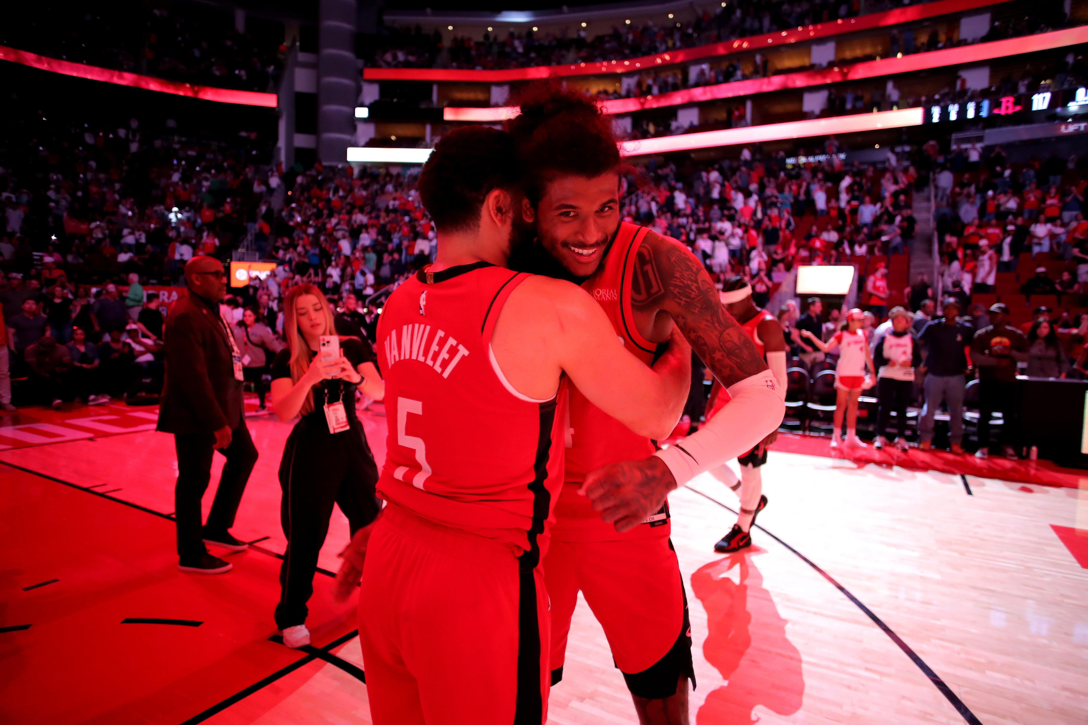 火箭队主力前锋表现低迷,球队连败 火箭队主力前锋表现低迷,球队连败