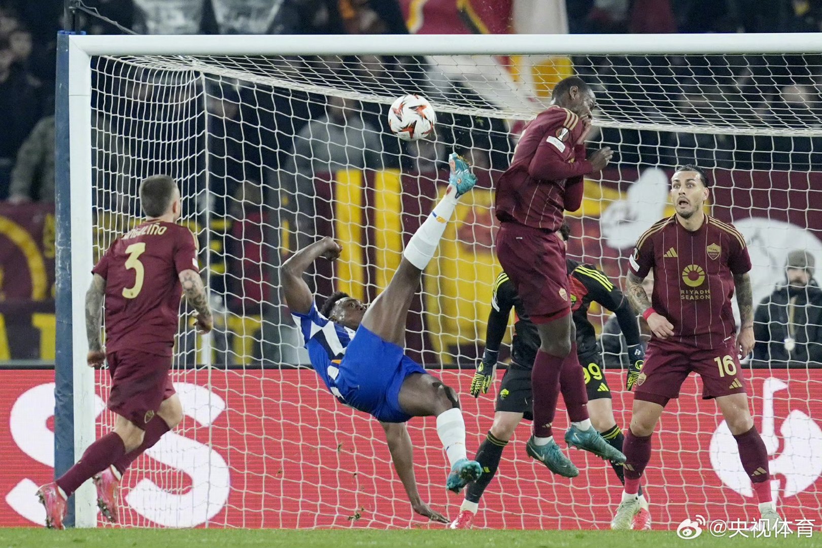 基辅迪纳摩球员在比赛中射入制胜球的简单介绍 基辅迪纳摩球员在比赛中射入制胜球的简单介绍