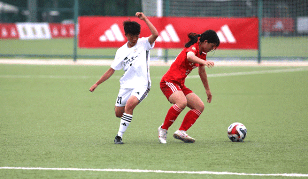 重返竞技场:女足运动员的梦想舞台 重返竞技场:女足运动员的梦想舞台