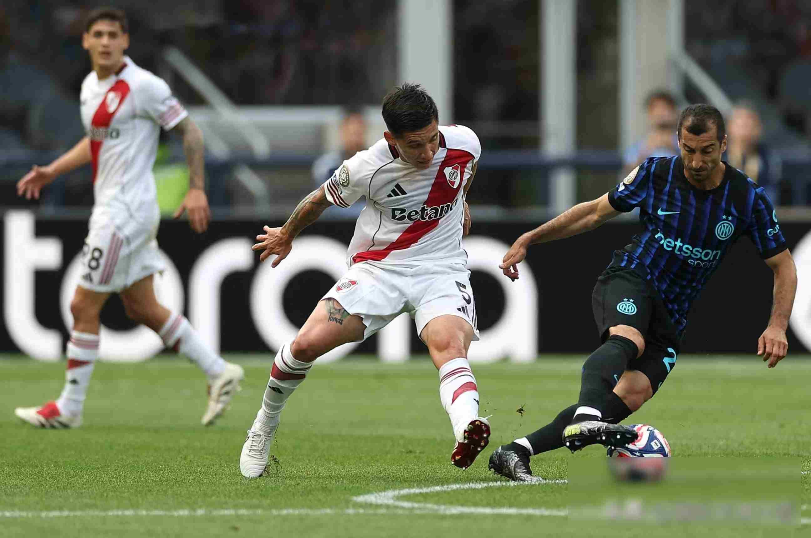 国米主力中场缺阵,球队中场压力加大 国米主力中场缺阵,球队中场压力加大