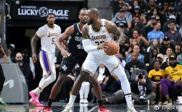 湖人大胜马刺，安东尼-戴维斯受伤退场