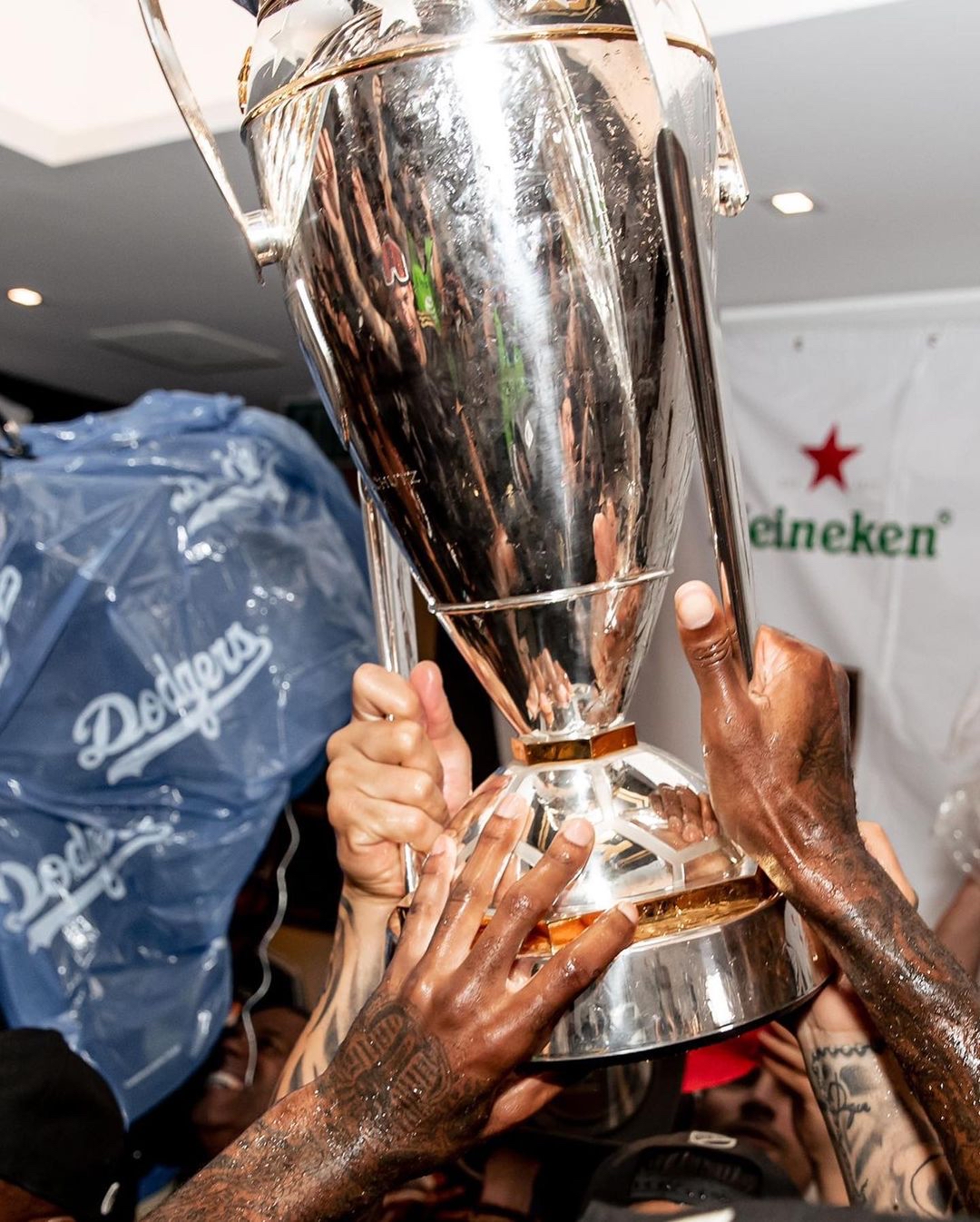 汉城FC成功挺进下一轮比赛,士气高涨 汉城FC成功挺进下一轮比赛,士气高涨