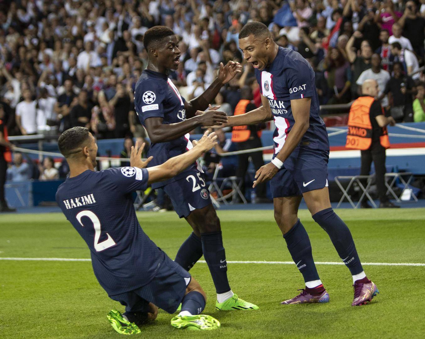 V5险胜G2，Xiaohu团战一打五小组赛2:0（巴黎）