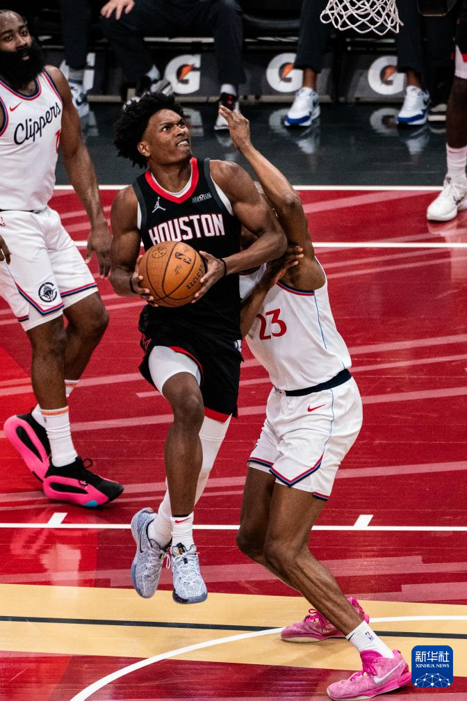 火箭击败快船,取得胜利 火箭击败快船,取得胜利