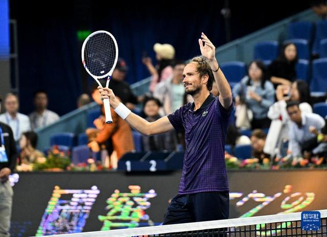 开云体育登录-美国网球队鏖战世界网球队，梅德韦杰夫打破历史纪录的简单介绍