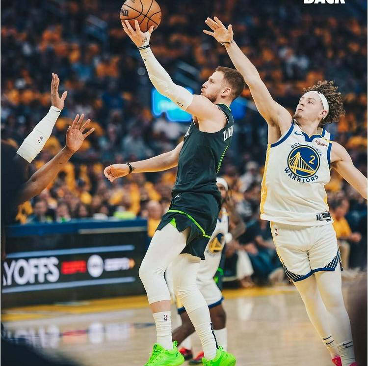 开云体育在线-勇士主场战胜森林狼，库