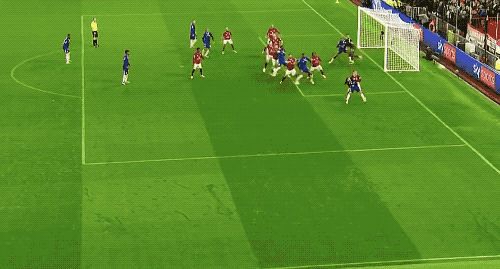 豪门对决!英超上演世纪大战 豪门对决!英超上演世纪大战