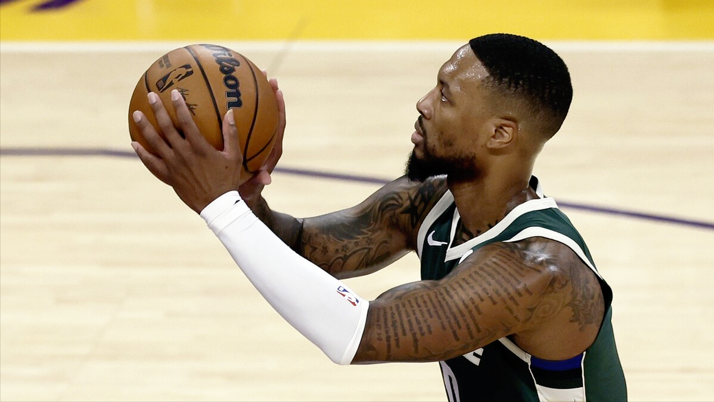 开云下载-湖人轻取浙江队，字母哥高光表现