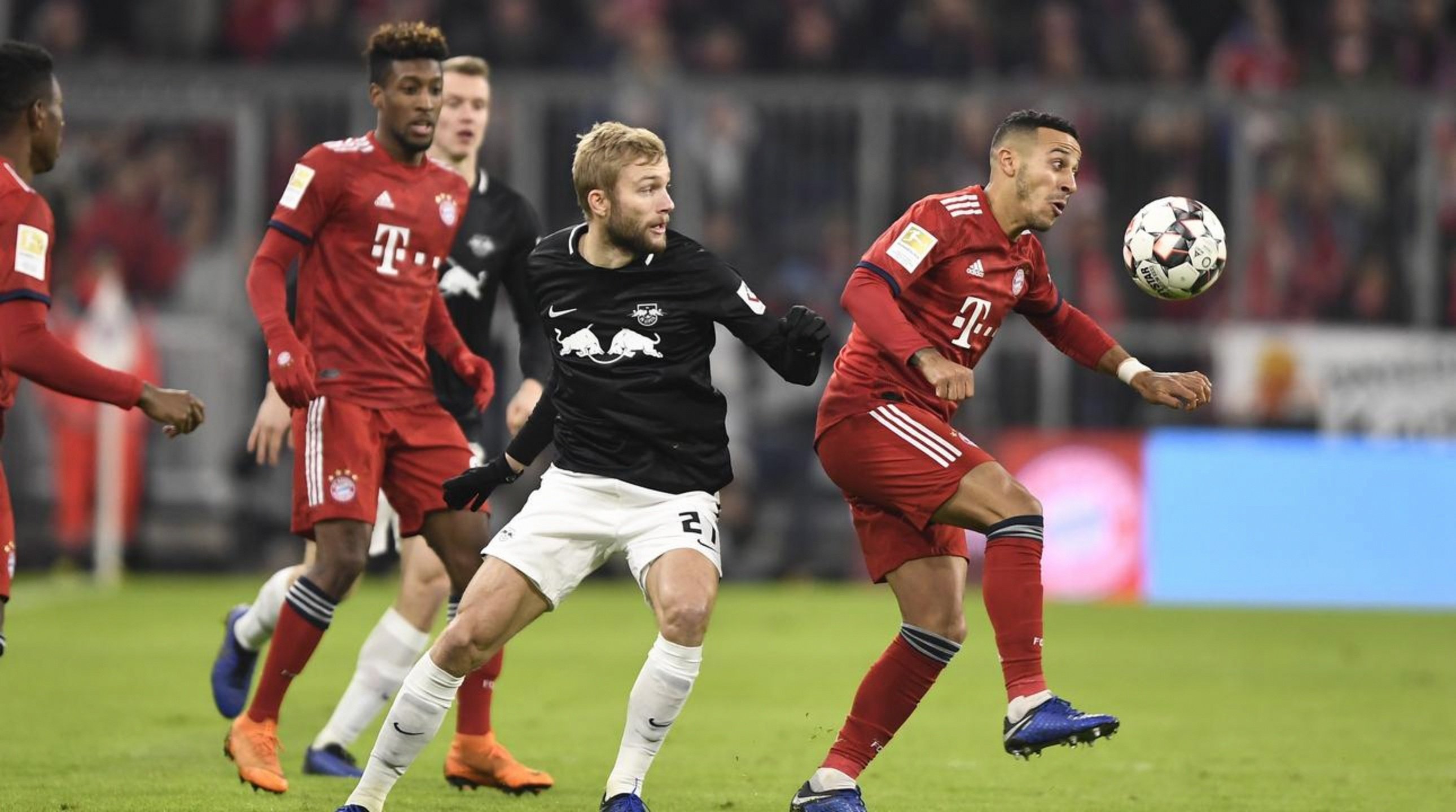 NBA季后赛焦点战，波兰关键战突围拜仁